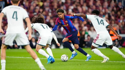 Barcelona ve Manchester City yenilseler de zirvedeler
