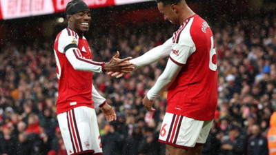 Everton'ı 2-0 yenen Arsenal, zirveye ortak oldu